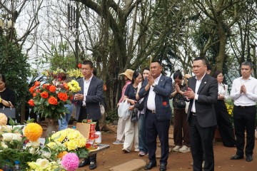 INVESTCORP集团前往清化省Am Tiên庙 -Nưa山 春游祈福